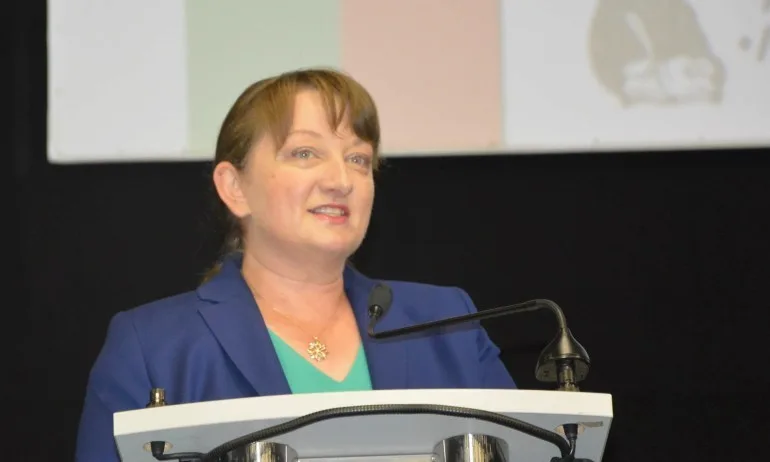 Сачева: Предлагаме и помощта за 1 и 8 клас да е за всички деца - Tribune.bg