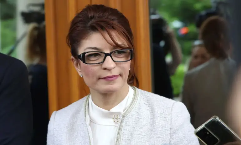 Десислава Атанасова: На срещата с ПП-ДБ присъстваха лица без политическа отговорност - Tribune.bg