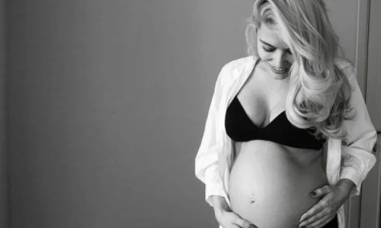 Ева Веселинова направи първа фотосесия с близнаците, които очаква - Tribune.bg