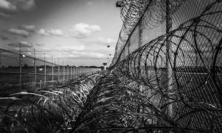 Българин ще лежи 12 години в затвор във Великобритания заради трафик на оръжие - Tribune.bg