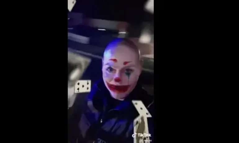 Проверяват хасковски полицаи заради скандален клип в Тик Ток (ВИДЕО) - Tribune.bg