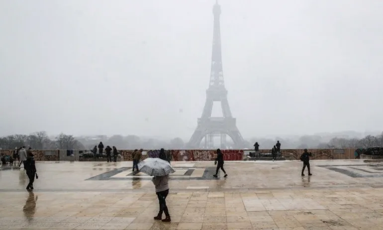 Франция ще евакуира от Париж около 100 пациенти с COVID - Tribune.bg