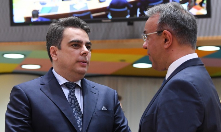 Василев настоя пред колегите си от ЕКОФИН за реални действия срещу инфлацията - Tribune.bg