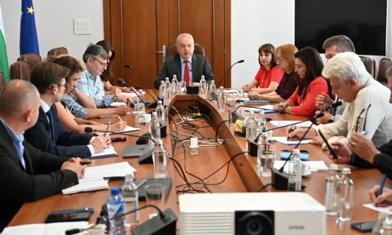 След среща в МФ: Договорени са критериите за формиране на МРЗ за 2027 г. - Tribune.bg