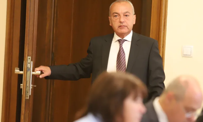 Премиерът Гълъб Донев се срещна с представители на ръководството на Лукойл - Tribune.bg