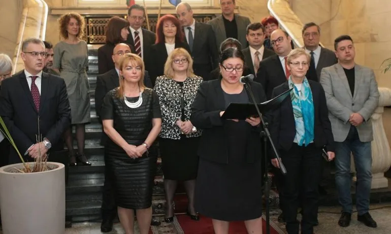 Сегашната ЦИК се управлява от БСП и АТАКА - Tribune.bg