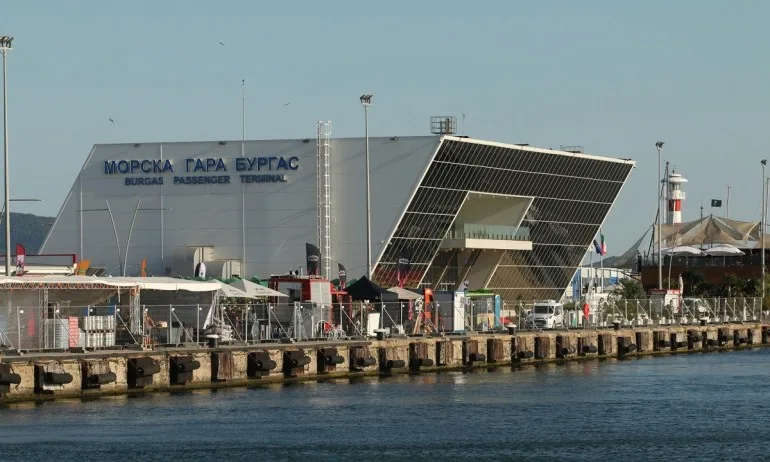 Епидемичен взрив от КОВИД-19 на товарен кораб с филипински екипаж на пристанище Бургас - Tribune.bg