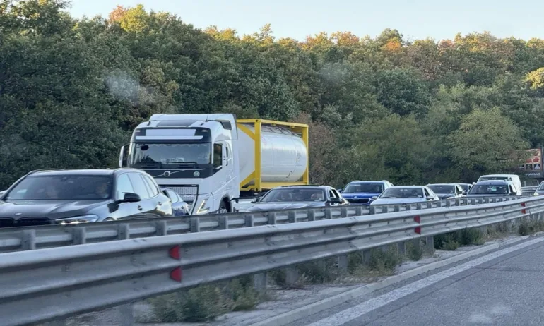 Автомобилният товарен транспорт в ЕС се възстановява на фона на двуцифрен срив за България - Tribune.bg