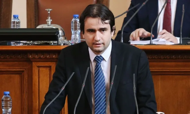  Народният представител Божидар Божанов от коалицията Демократична България се опасява,
