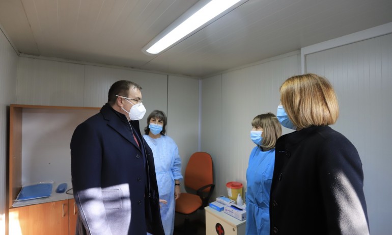Готов е първият изнесен кабинет за имунизации срещу COVID-19 в София - Tribune.bg