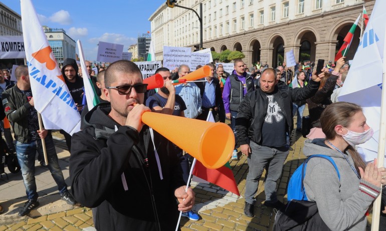Бизнесът и синдикатите на протест заради скъпия ток (СНИМКИ) - Tribune.bg