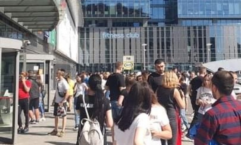 Евакуация в столичен мол заради пожар - Tribune.bg