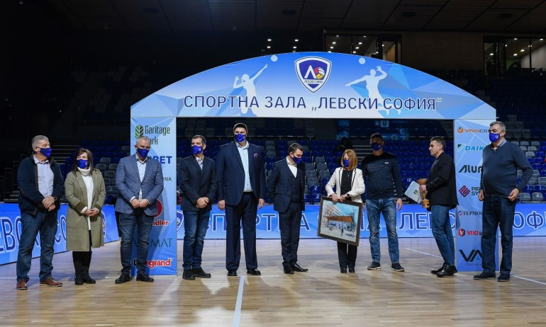 Йорданка Фандъкова откри залата мечта на волейболния Левски - Tribune.bg