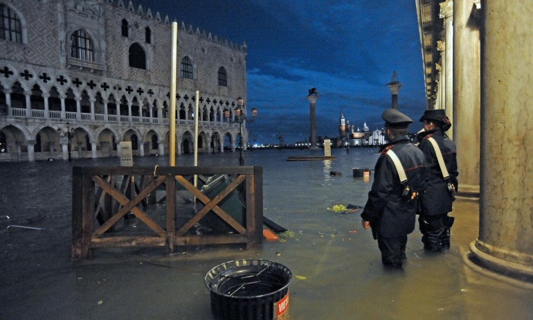 Извънредно положение: Венеция е под вода - Tribune.bg