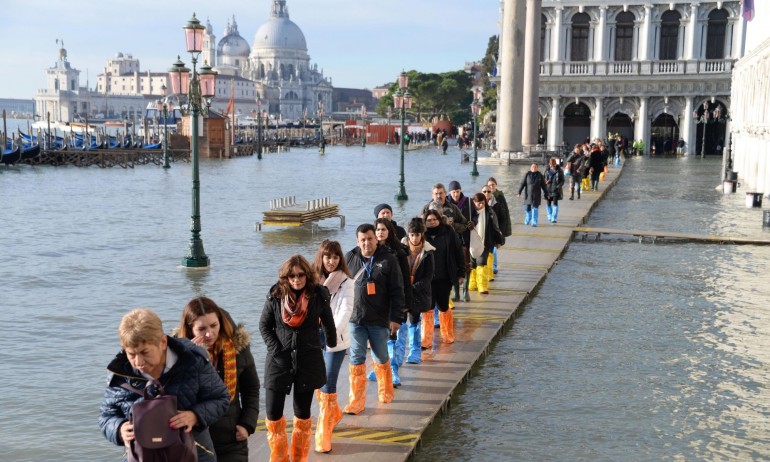 Наводненията във Венеция са повредели базиликата Сан Марко (СНИМКИ) - Tribune.bg
