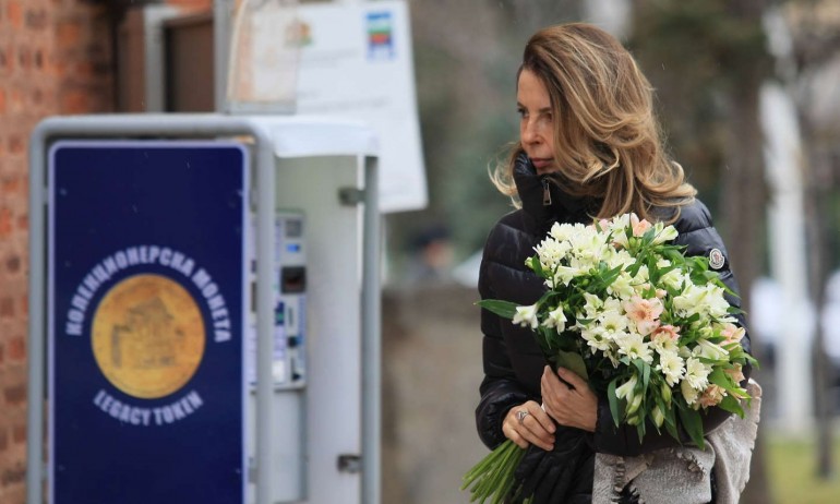 Близки, приятели и колеги се сбогуваха със Силва Зурлева (СНИМКИ) - Tribune.bg