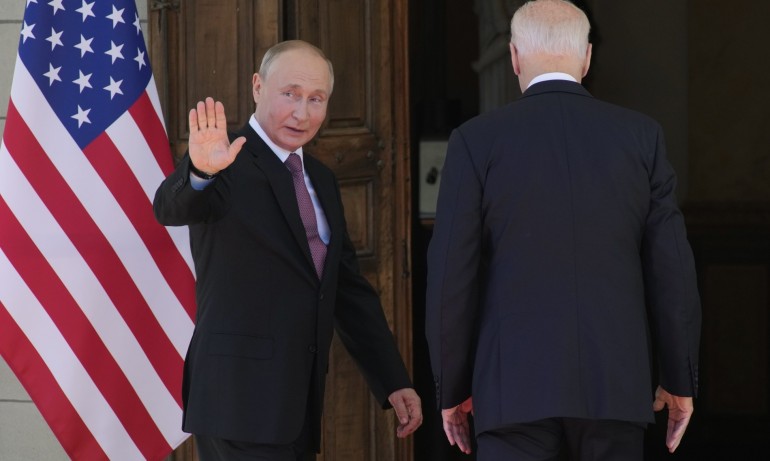 С ръкостискане и усмивки започна историческата среща на Путин и Байдън в Женева (СНИМКИ) - Tribune.bg