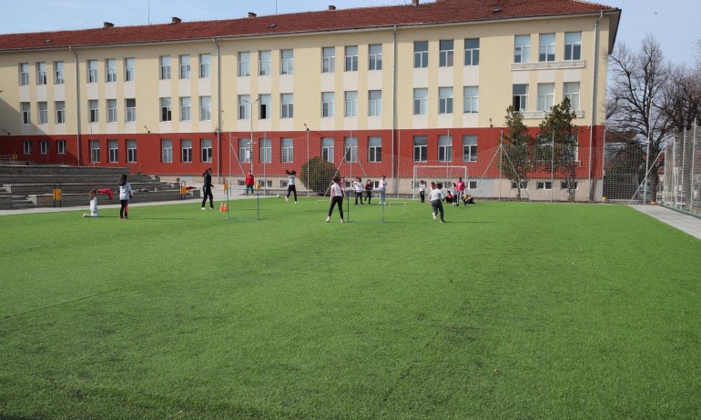 Министър Кралев инспектира строежа на спортни обекти в община Костенец - Tribune.bg