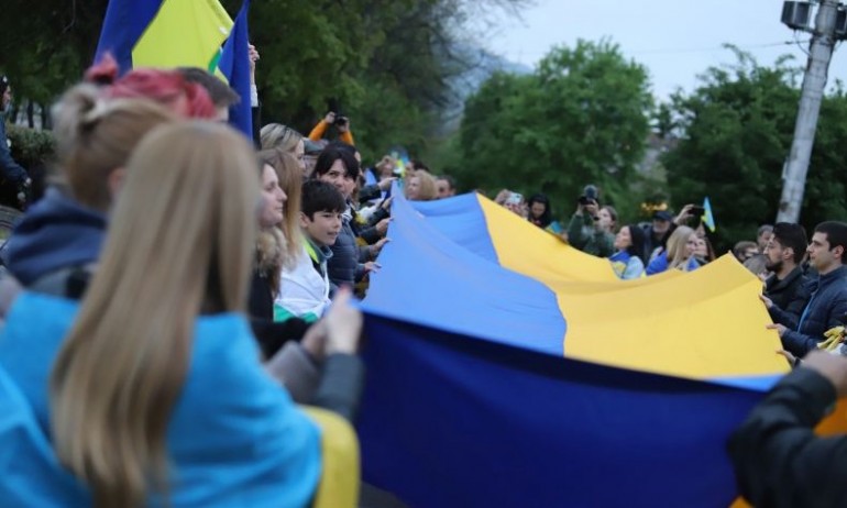 Шествие в подкрепа на Украйна, освиркаха БСП и Румен Радев (СНИМКИ) - Tribune.bg