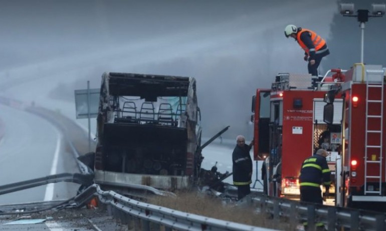 Тежка катастрофа на АМ Струма със запален пътнически автобус, 45 души са загинали (ОБНОВЕНА/СНИМКИ) - Tribune.bg