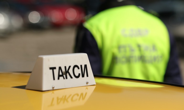 Таксиметровите фирми протестират, опасяват се от фалити (СНИМКИ) - Tribune.bg