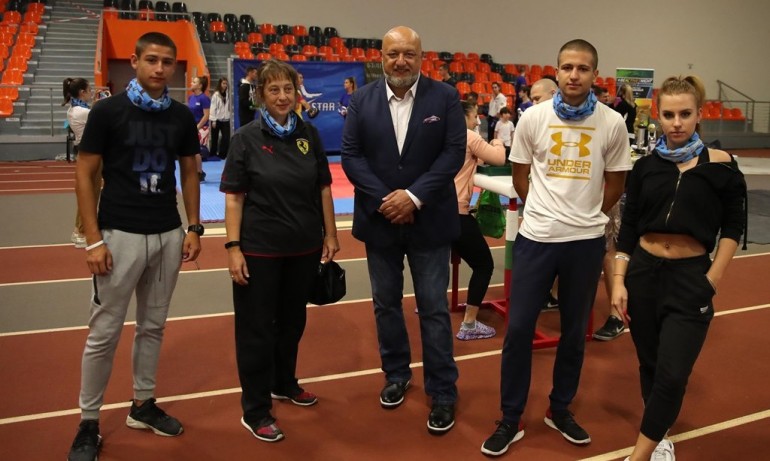 Министър Кралев посети спортния панаир #BeActiveFair - Tribune.bg