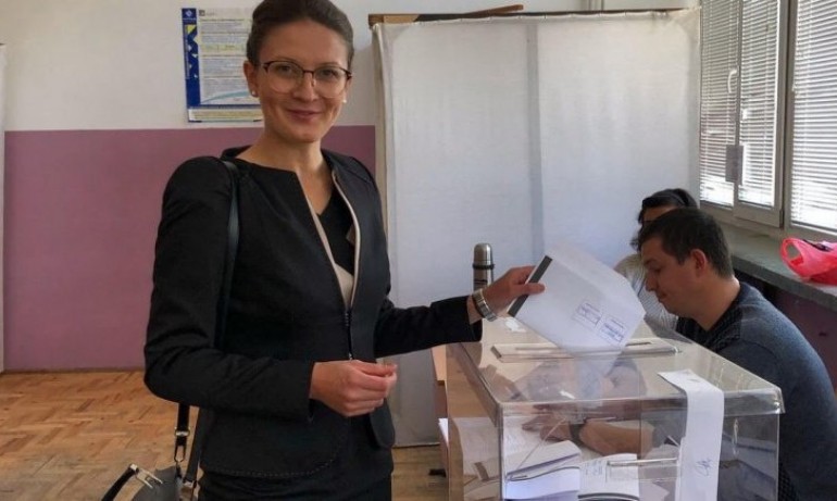Кой как гласува – машина или хартиена бюлетина избраха кандидатите на БСП на 26 май? (СНИМКИ) - Tribune.bg
