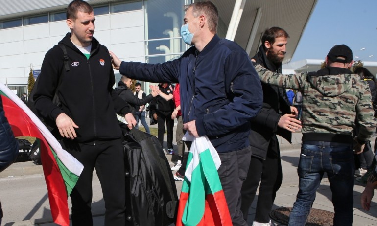 Националният отбор по баскетбол се завърна в България - Tribune.bg