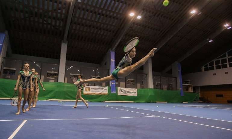Диамантите от ансамбъла са готови за Sofia Open! Уникално съчетание с тенис топки и ракети! (СНИМКИ + ВИДЕО) - Tribune.bg