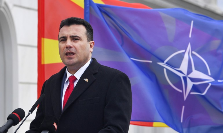 Скопие издигна тържествено знамето на НАТО (СНИМКИ) - Tribune.bg