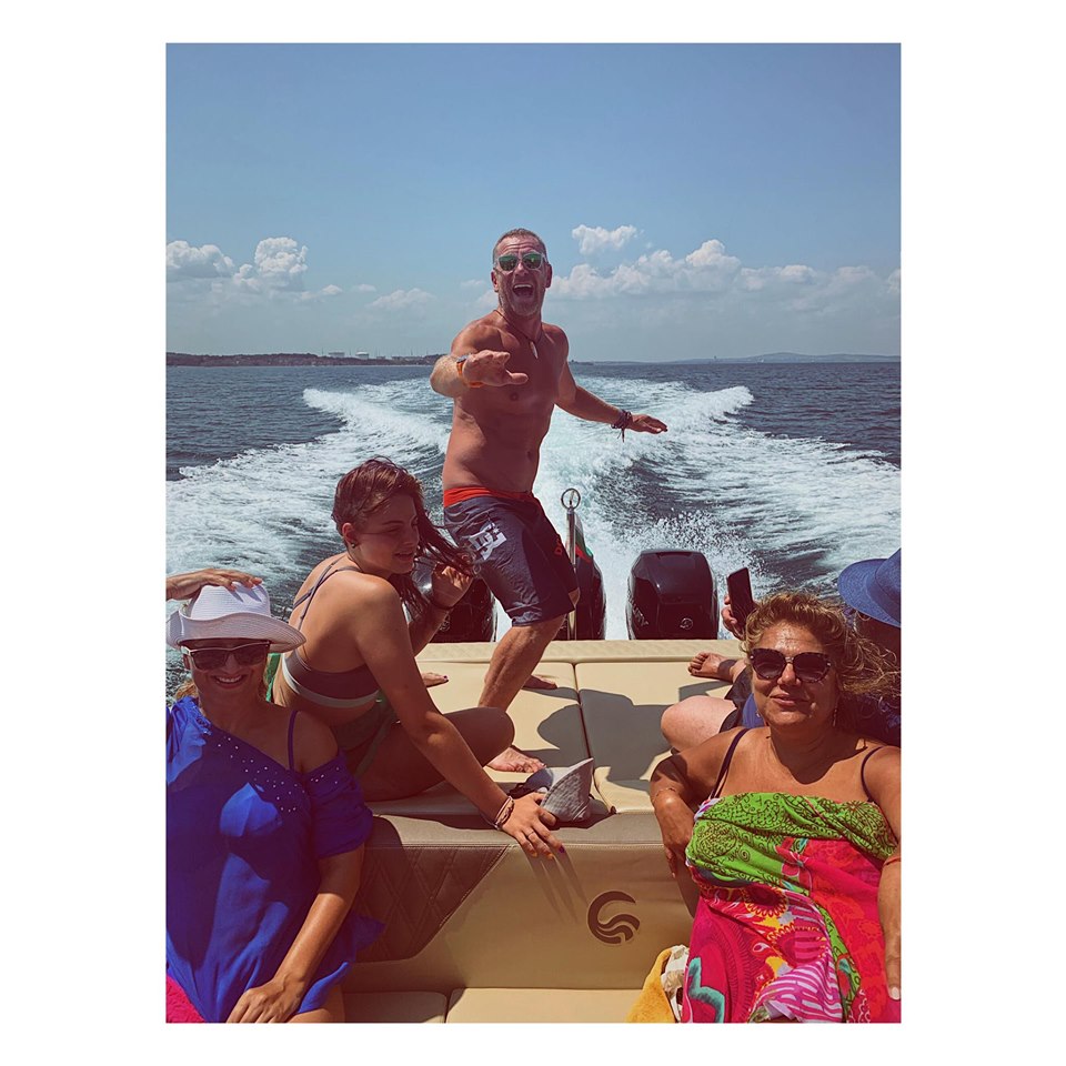 Мартина Вачкова, Владо Пенев и Юлиан Вергов се качиха на моторна лодка