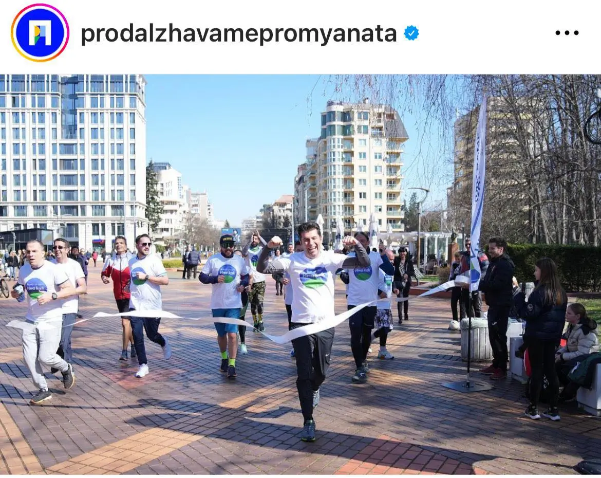 Специален човек е назначен да държи лентата на Кирил Петков