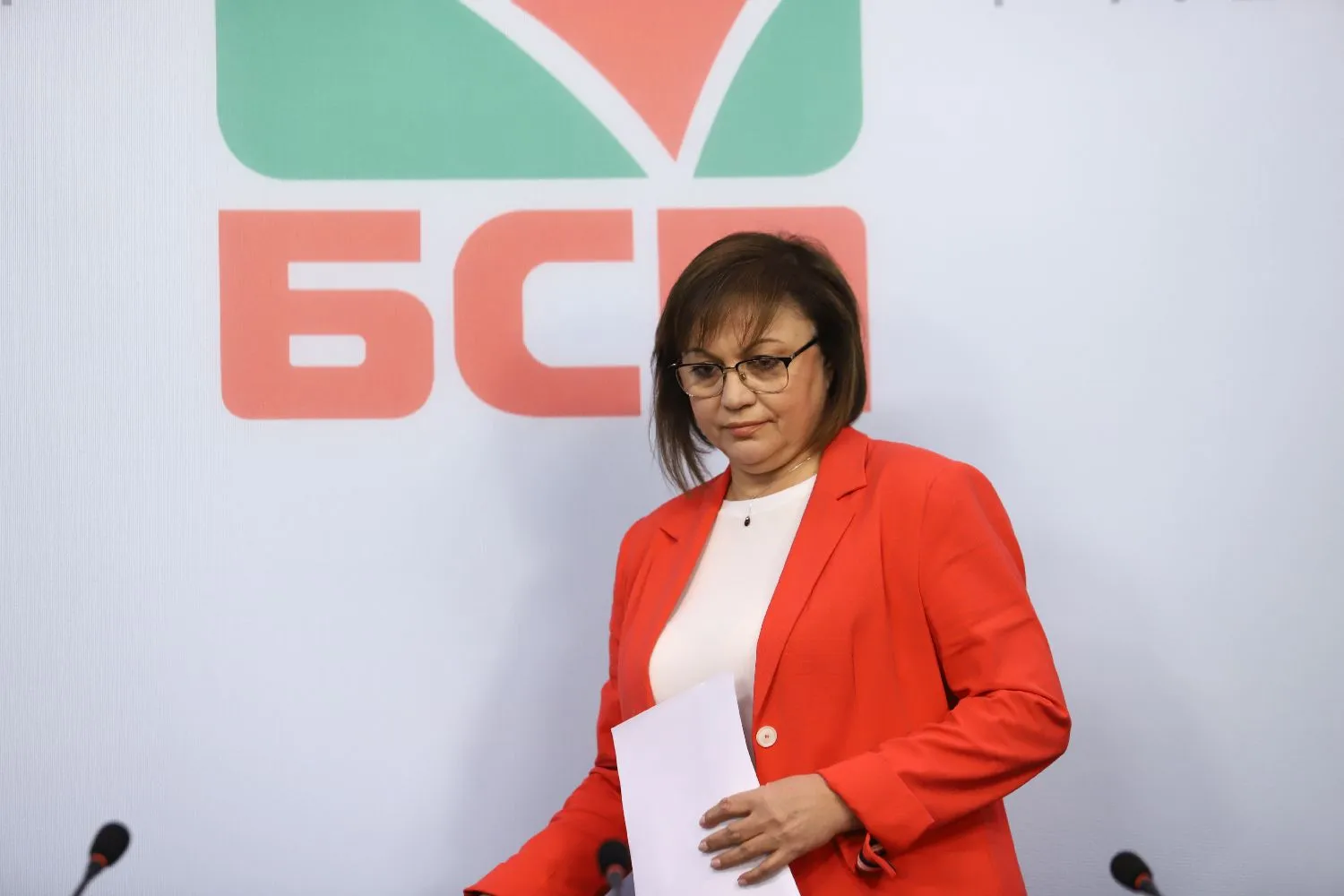  Корнелия Нинова 