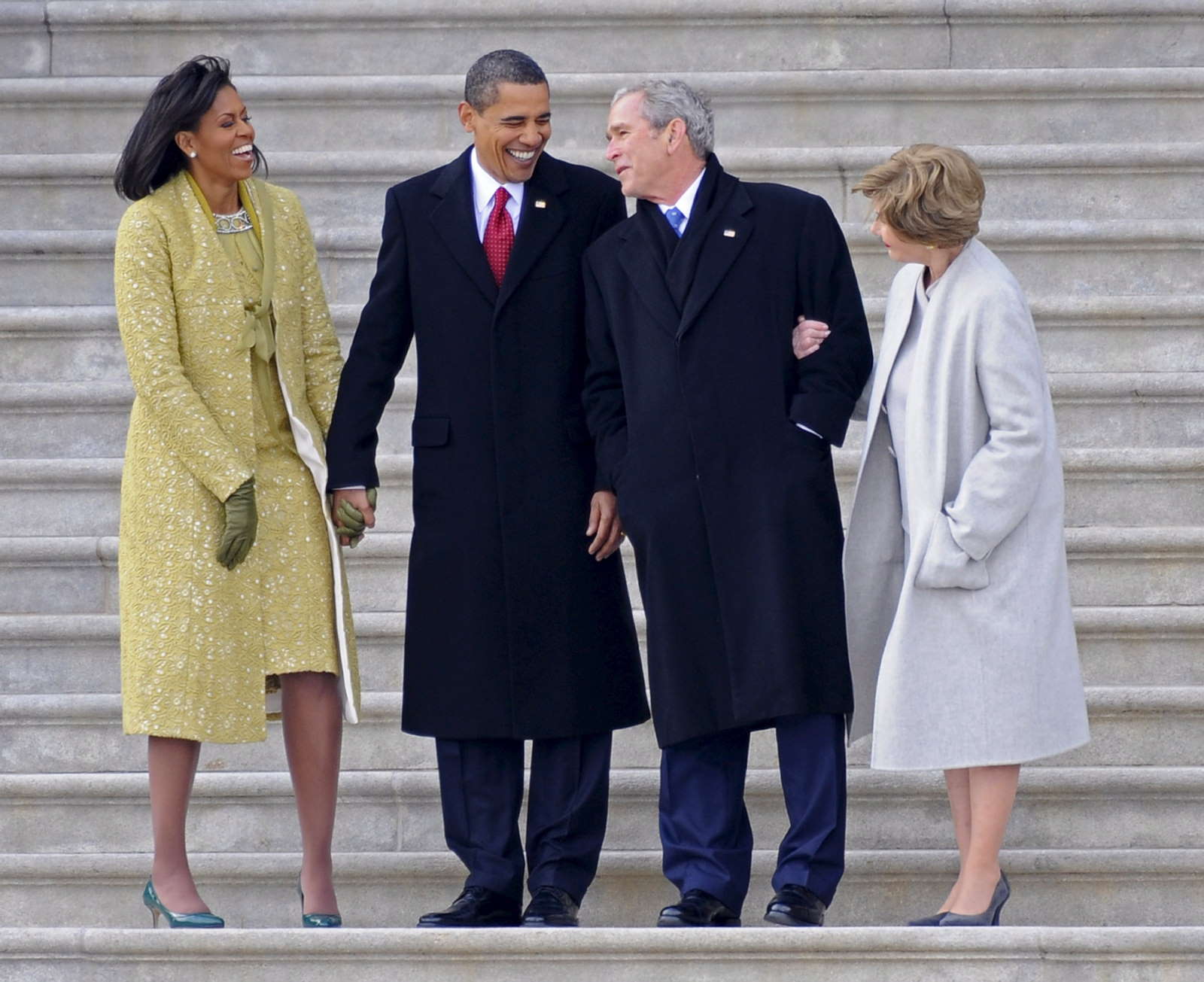 2009: Буш предава властта на Барак Обама