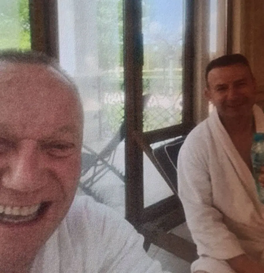 Главният секретар на МВР Живко Коцев по халати заедно с контрабандиста Марин Димитров – аватар на топ контрабандиста Паскал: