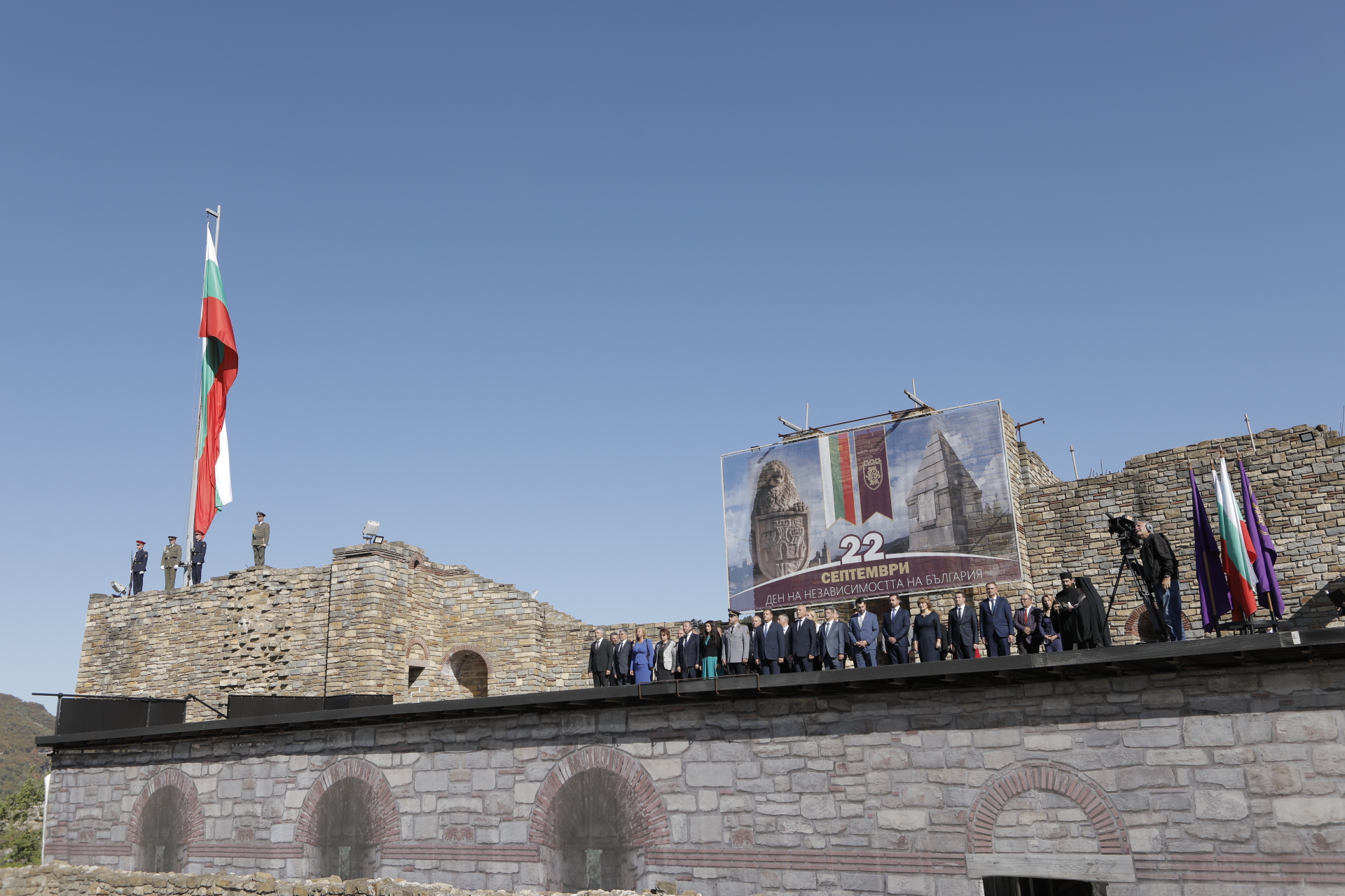 Издигане на флага на крепостта 