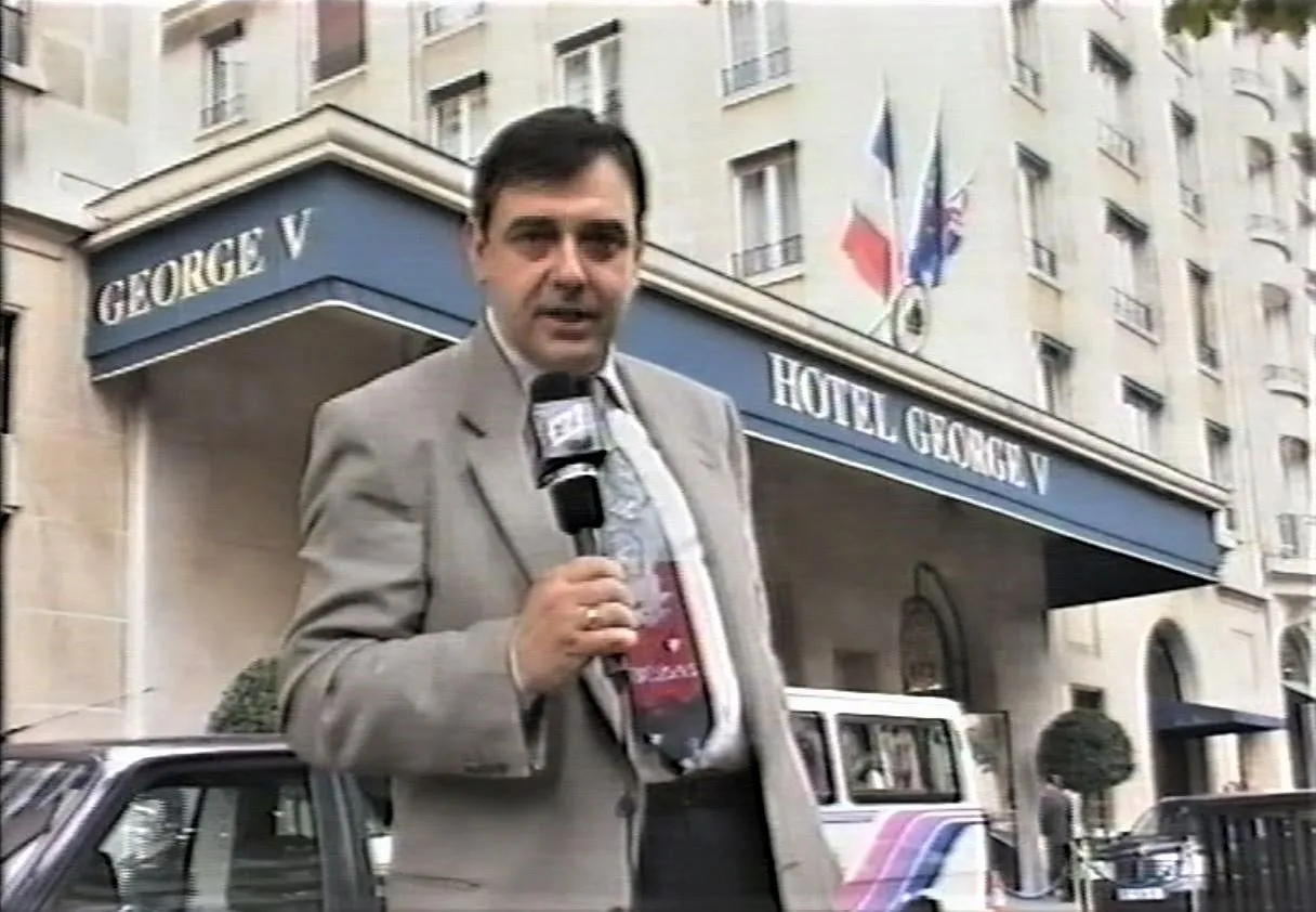 Любомир Стойков преди ревюто на Живанши в хотел „Жорж“ V – Париж, 1995 г.