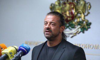 Държавата в последните месеци абдикира от бизнеса като цяло т е