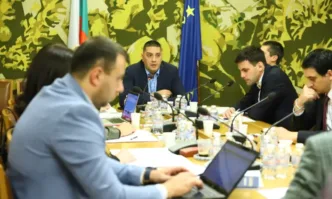 Временната комисия за изработване на правилника за организацията и дейността