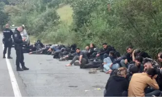 Задържаха 30 нелегални мигранти на входа на София