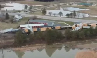 Товарен влак излезе от релси и катастрофира в Съединените щати