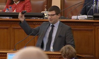 Парламентарната дискусия от известно време е застинала на съвсем друго