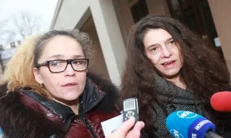 Сложиха белезници на Иванчева и Петрова в съдебната зала