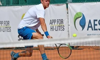 Александър Лазаров се класира за четвъртфиналите и на двойки в Анталия