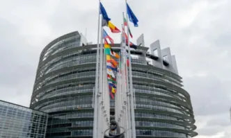 ЕК оценява въздействието от възможната продажба на Лукойл-Нефтохим