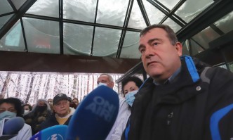 Отстраненият зам министър на здравеопазването Димитър Петров с подозрения за нечисти