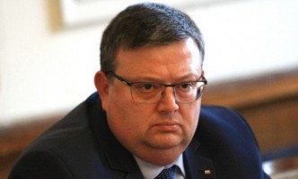 Подалият оставка председател на Антикорупционната комисия Сотир Цацаров се връща