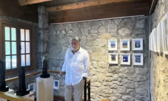 Откритата късно вечерта в събота изложба Синьо от 40 акварела