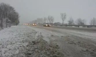 Републиканските пътища се разчистват от 1000 сенгопочистващи машини