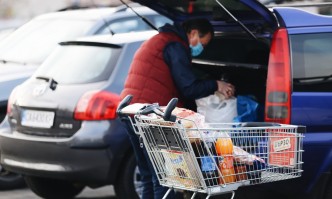 На въпрос с предварително зададени опции за това кой е